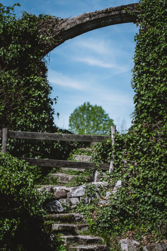 La porte au dessus des escaliers
