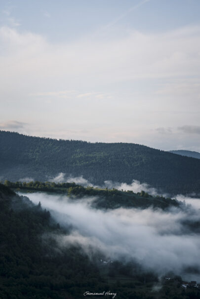 Montagne dans la brume