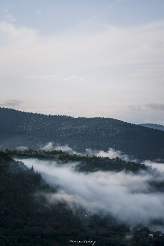 Montagne dans la brume